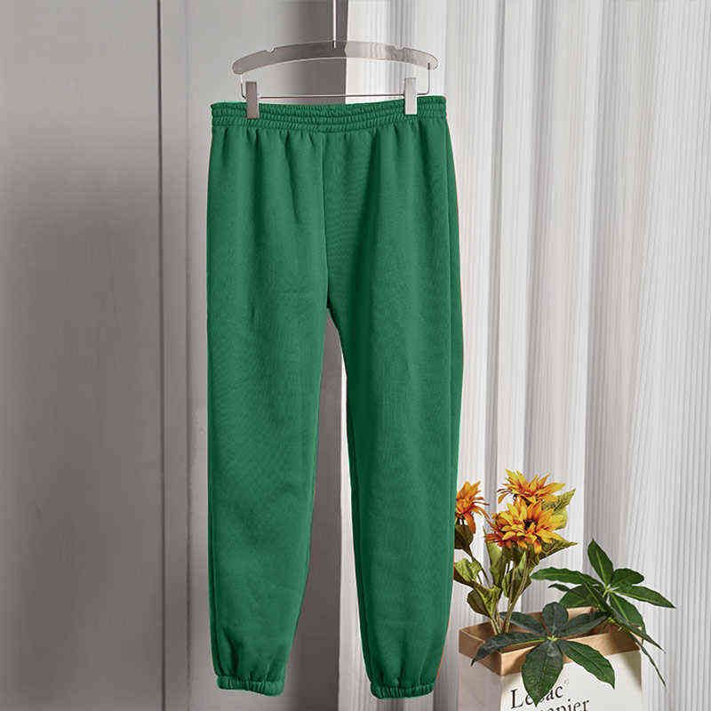 Dunkler Greenpant.