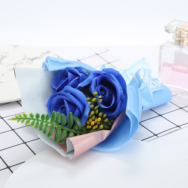 スタイル4：ギフトバッグと青いバラ
