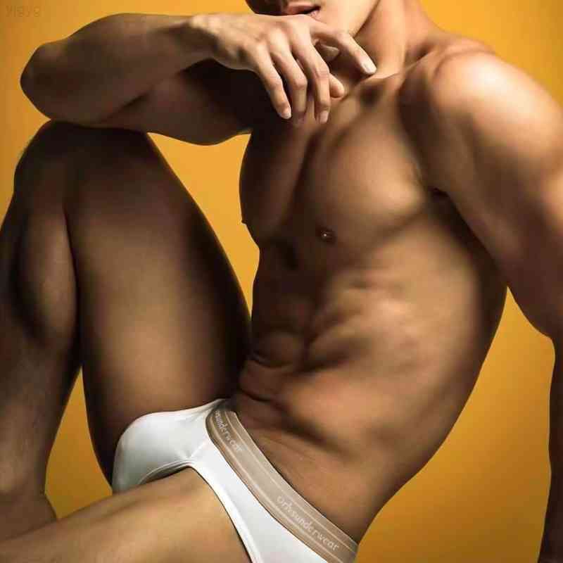 Hombres en Ropa Interior - Belfusto Galerías Fotográficas
