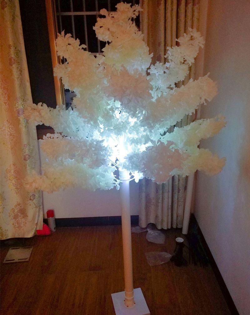 arbre avec des lumières