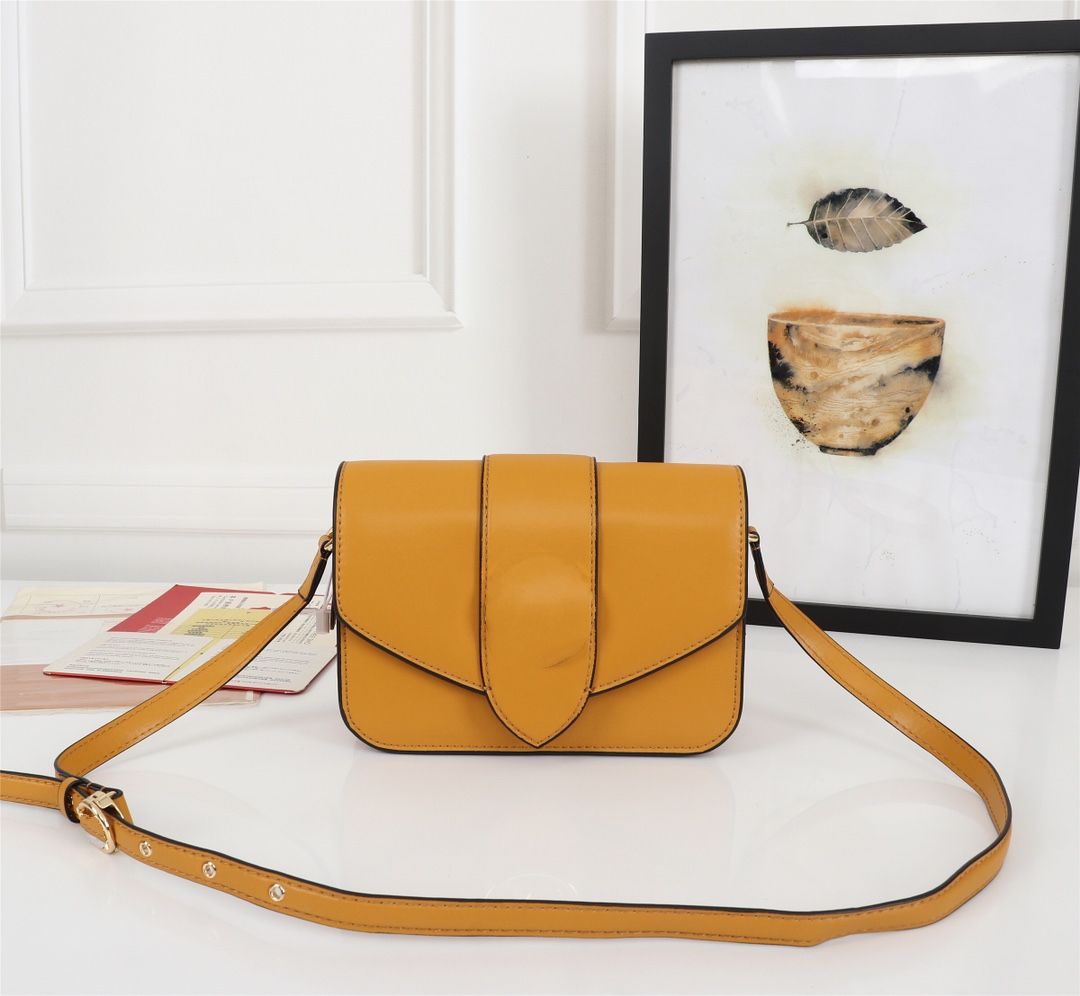 cream leather shoulder bolsa