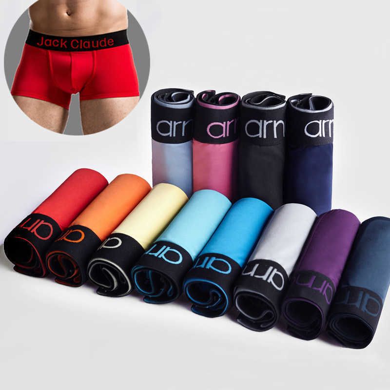 hombres en boxer negro