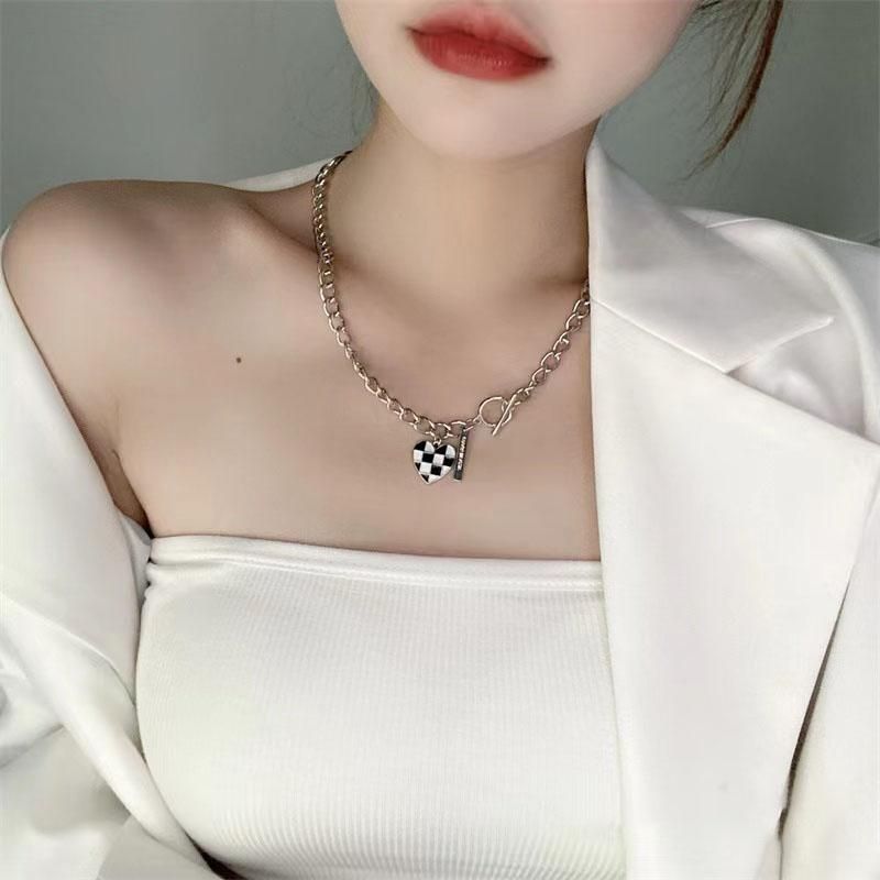 Collares colgantes Trendy Black Blanco Rejilla Blanco Pulseras de tabla de carpetas para