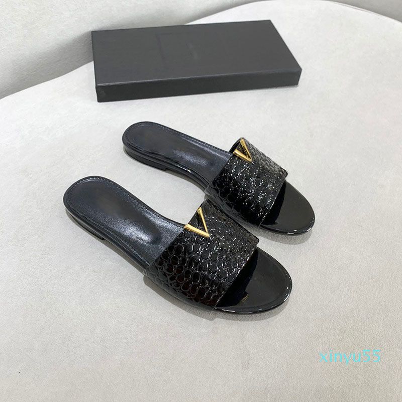 GroothandelMerk Dames Slippers Mode Hoge Hak Slipper Dames Platform Slide  Metalen Letter Black Sandalen Patent Lederen Snake Print Schoenen Bij  Xinyu55 Onder 57,5 € |DHgate