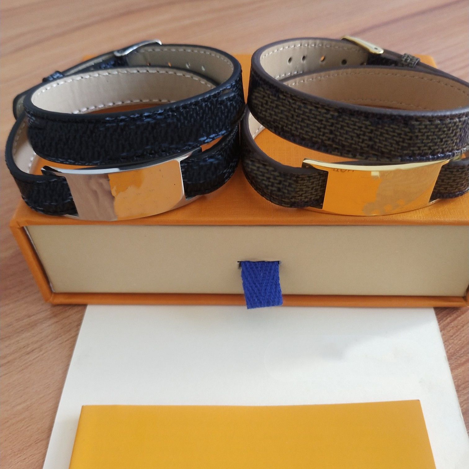 Hohe Qualität PU Doppelschleifen Gürtel Armband Unisex Armband Titan Stahl Buchstaben Armband Modeschmuckversorgung
