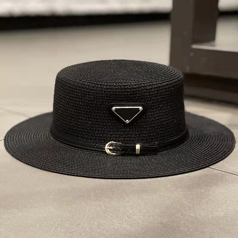 قبعة قش سوداء مع حزام أسود