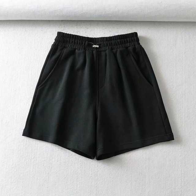 svarta shorts