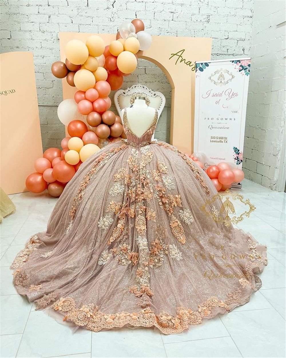 2021 Café Beaded Quinceañera Vestidos Sexy Spaghetti Cuello Applicado 3D  Floral Sweet 16 Princess Ball Bow