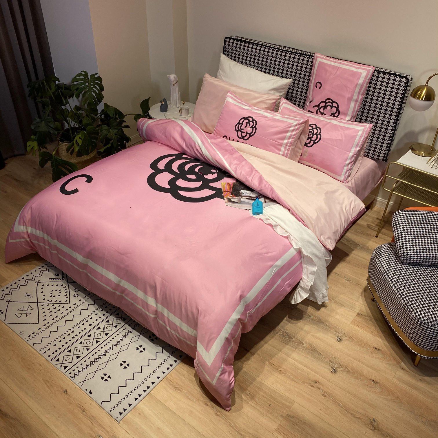 Luxury Pink Designer Pink And Grey Bedding Silk Letter Printed Queen Size  Duvet Cover Bed Sheet Fashion Pillowcases Comforter Set From  Designer_bedding, $103.03