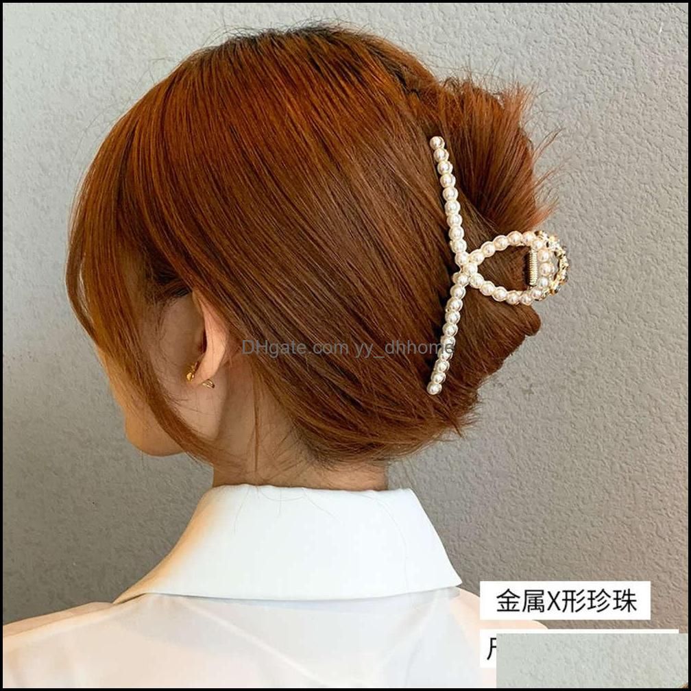 X-Shaped Pearl Clip