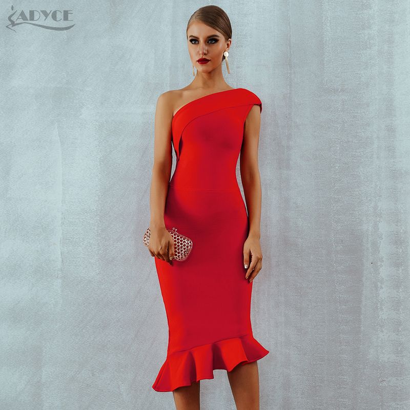 赤い包帯ドレス