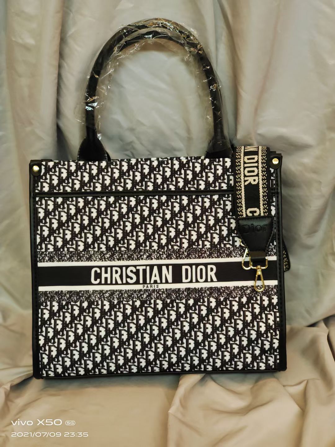 book bolsa ysl