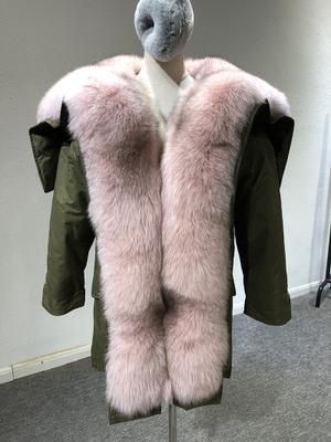 зеленое пальто розовый мех