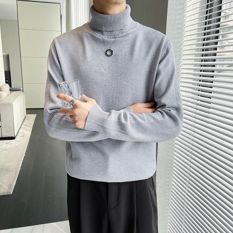 明るい灰色のセーター