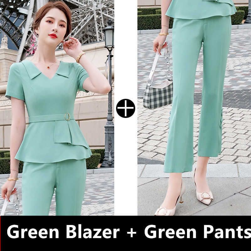 Casaco verde e calças
