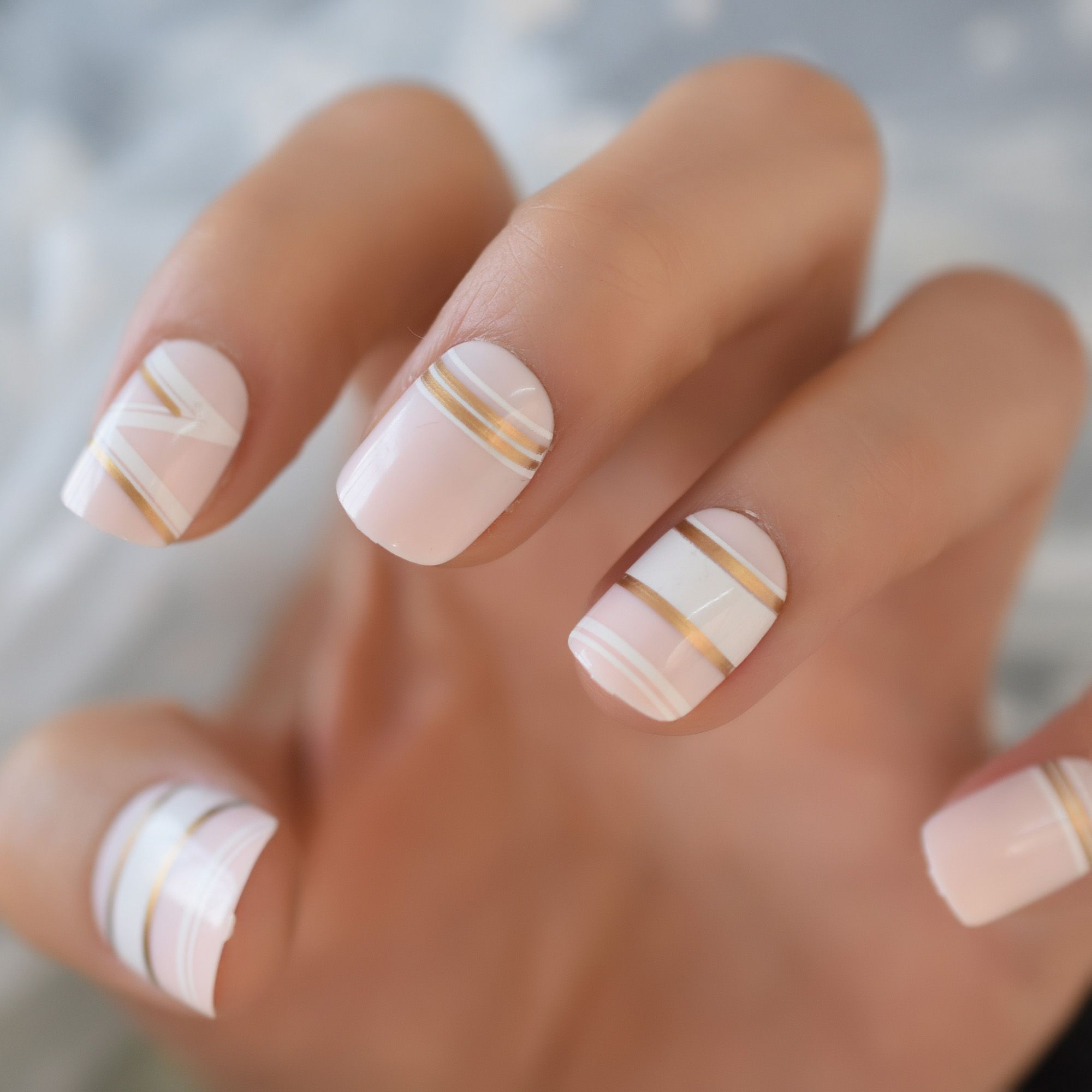 Fake Nails Set Arc Tip YZV Gold Line Designs Artificial Nail In Bag  Packaging Short Pink Femme Faux Ongles From Fzyiyi10, $18.09 | DHgate.Com