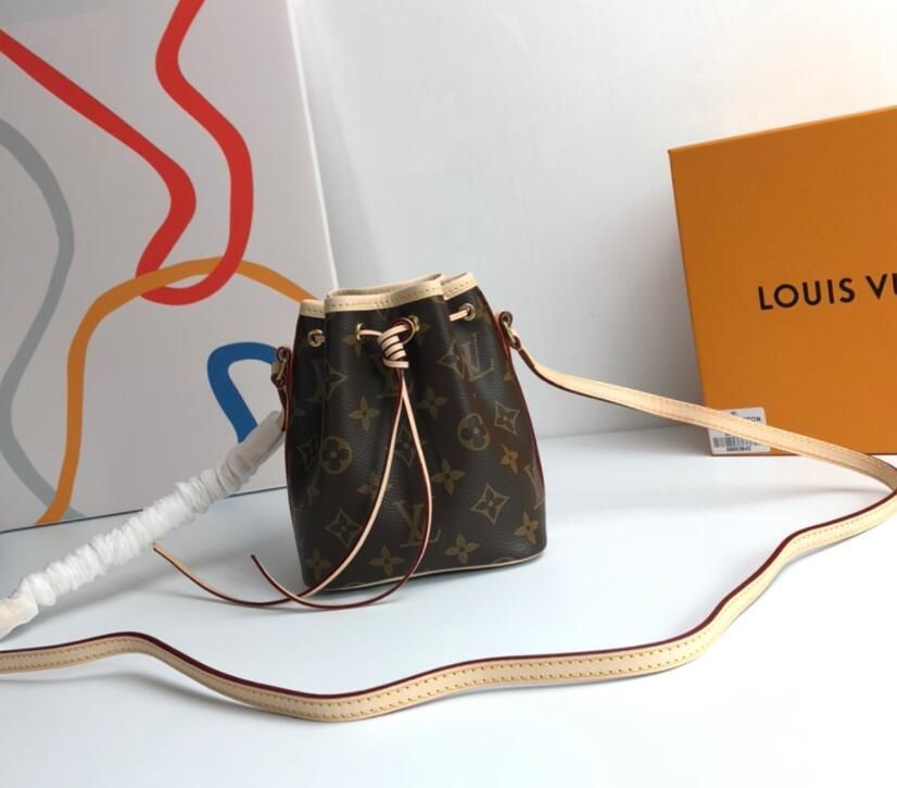 louis vuitton bolsa with large lv