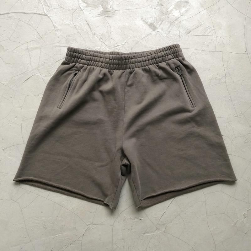 Tvättade grå shorts