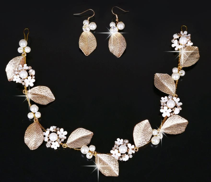 Fleur et boucles d'oreilles cheveux