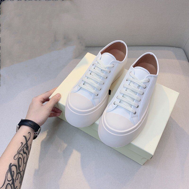 Winkel Voor Rolschoenen Online, Mani Witte Lace Up Dikke Zool Schoenen  Grote Hoofd Platform Vrouwen Jurk Schoen Koeienhuid Canvas Sneakers Zonder  Box Formaat: 35 40 Snelle Levering Tegen Prijzen Als 54,22 € Stuk |DHgate