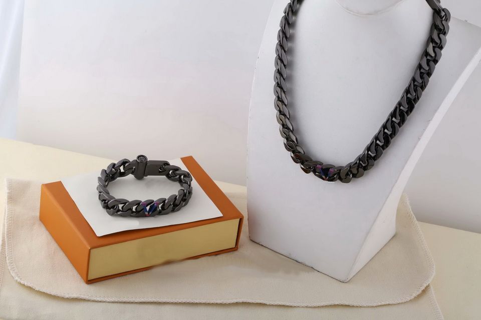 Colar + pulseira / preto