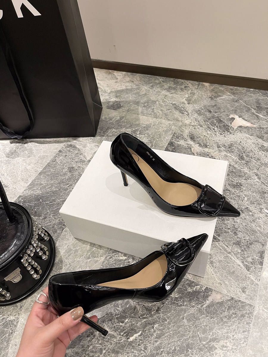 €139 - Valentino Rockstud Lakleren Pumps Zwart [SKU2IT3HRA757A] : replica  designer handtassen online, goedkope beste replica designer  handtassen/schoenen/portefeuilles/sjaals/zonnebrillen uit china