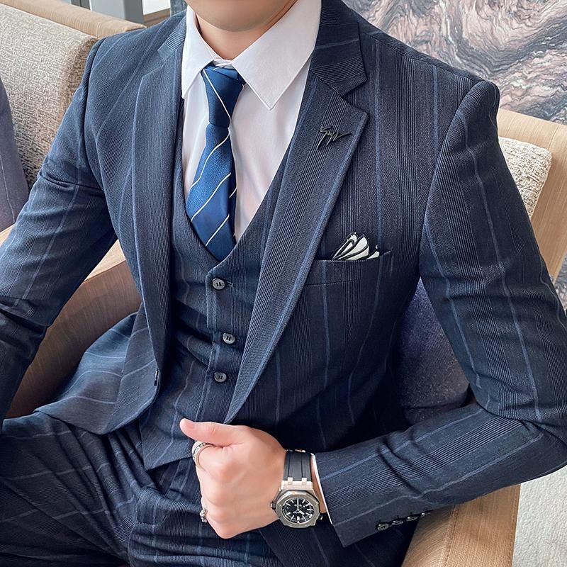 Trajes para hombre: Diferencias entre traje clásico, chaqué, esmoquin y frac