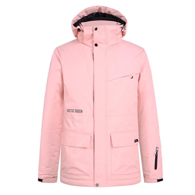 Чистая розовая куртка