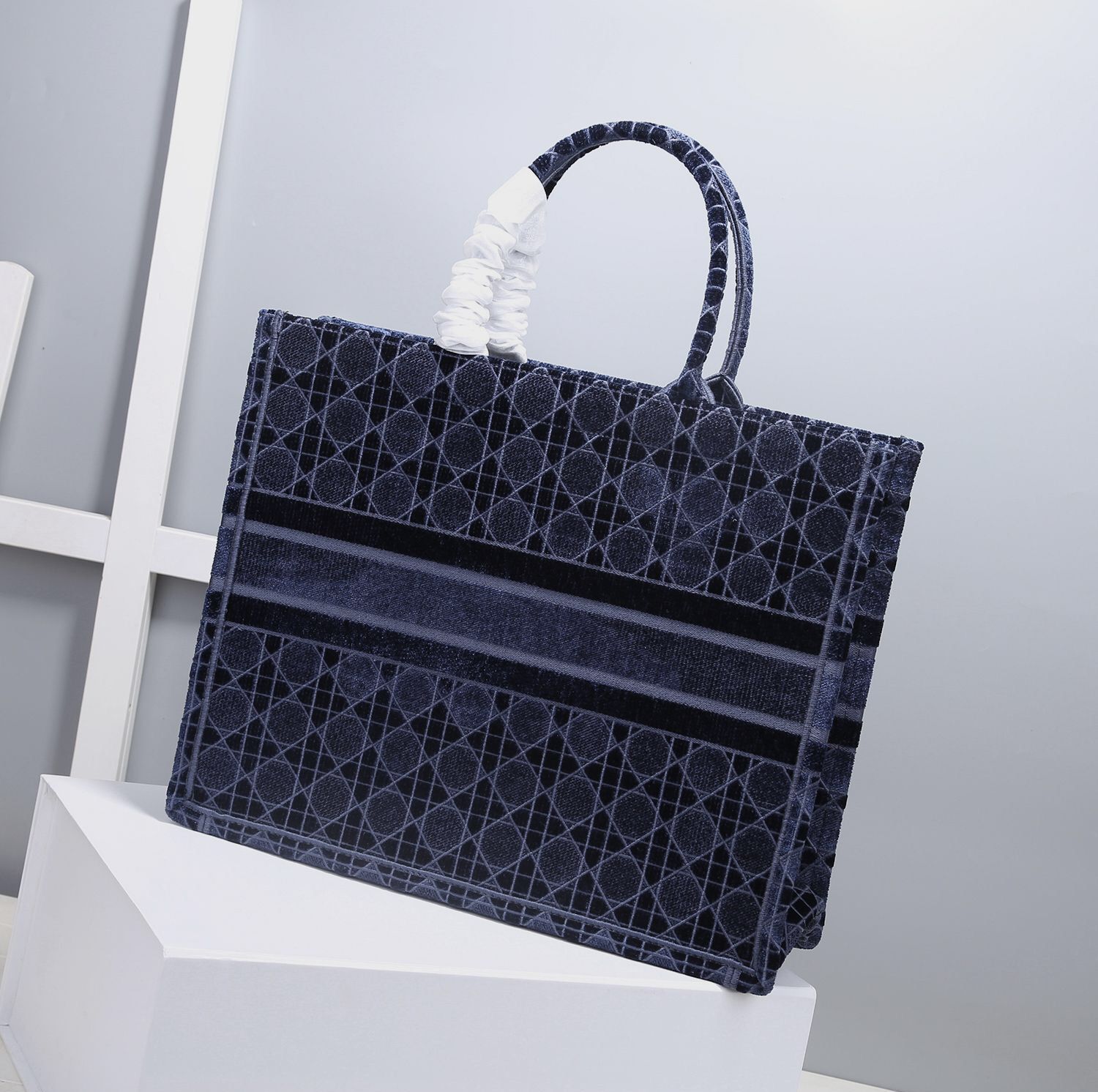 Compre 2021 Serie De Terciopelo De Bolsas De Compras Para Mujeres 1VR 1,  Bolsos Personalizados Clásicos De Moda De Negocios Y Estilo De Ocio, Modelo  De Temporada De Peso Pesado De Este