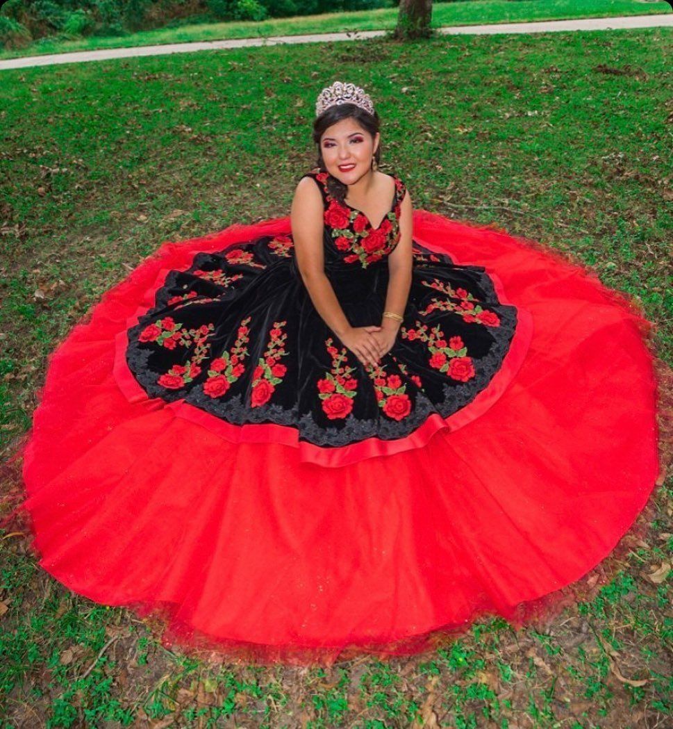 Moda rojo y negro 2022 terciopelo quinceañera mexicano vestidos de fiesta  bola vestido en v cuello