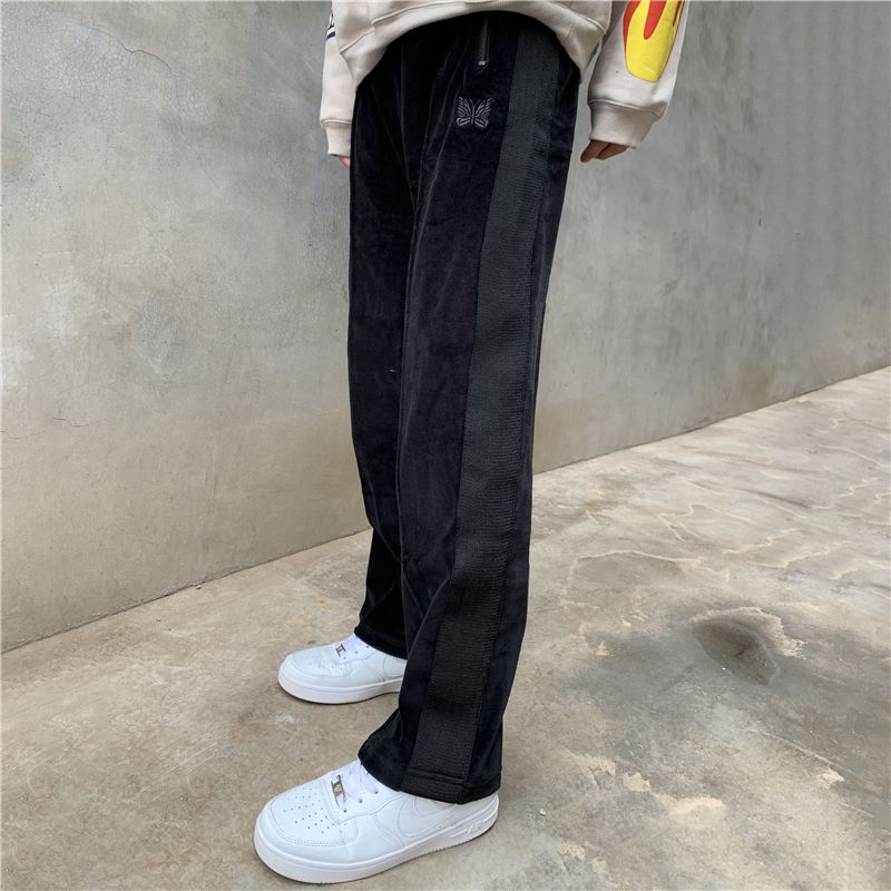 Balmain Pantalones Negros De Chándal Con Monograma De Terciopelo En Relieve  Negro | Pantalones Y Shorts Hombre · Gianna