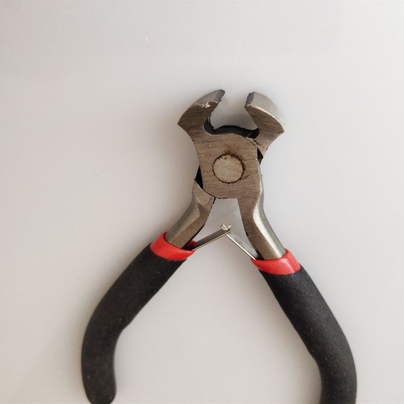 End cutting pliers