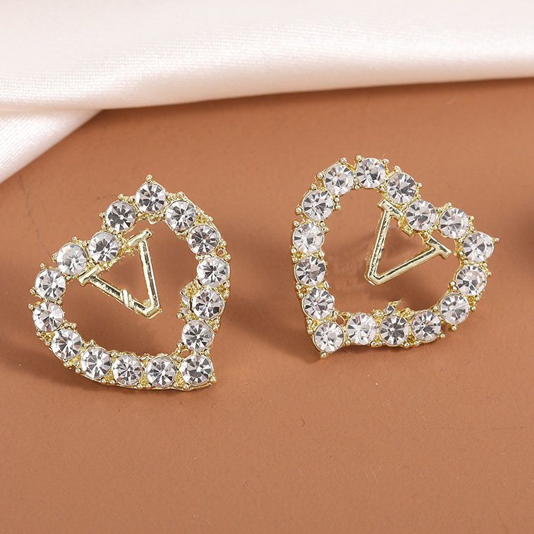 18 K Altın Kaplama Takı Lüks Marka Tasarımcıları Çift Mektuplar Saplama V Geometrik Kalp Japon Klasik Kadınlar Kristal Rhinestone Küpe Düğün Parti Jewerlry