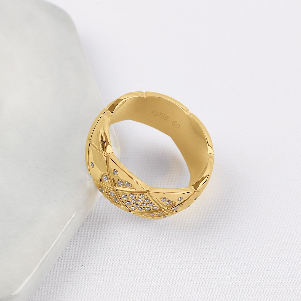Gold 10mm Diamond Ring