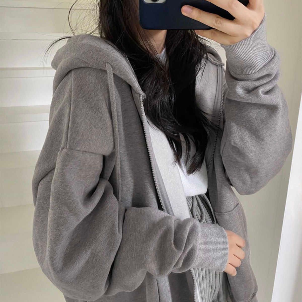thin oversized sweatshirt