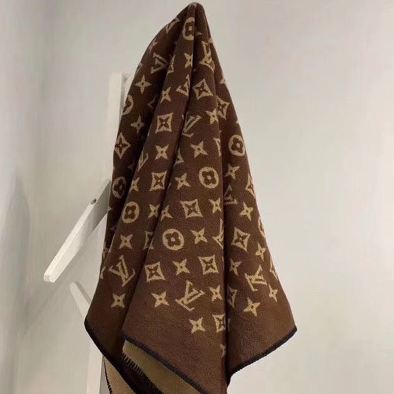 Louis Vuitton LV Blanket • Kybershop