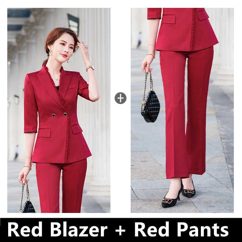 Красное пальто и брюки