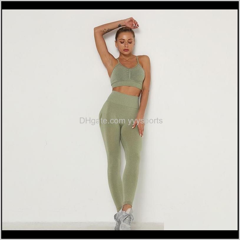 Set di reggiseno verde dell'esercito