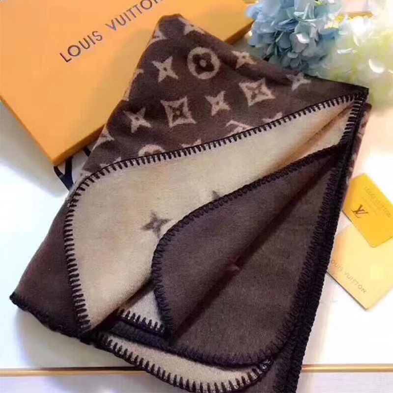 Dupe Brand L V Warm Blanket Home Textile For Air Conditioned Rooms Winter  Blankets 135*165cm 71112B From Best_finds, $45.37