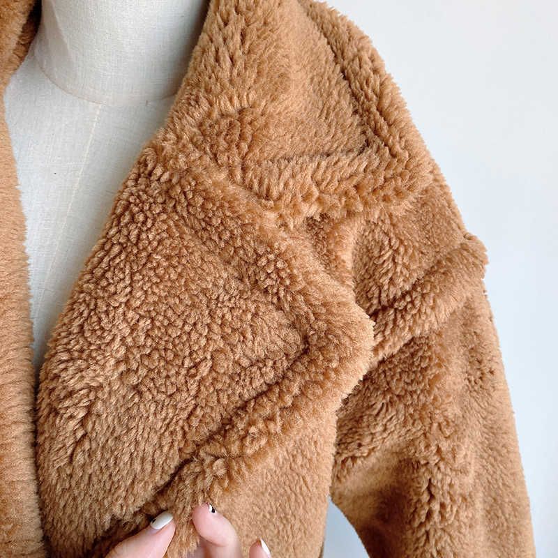 abrigo de peluche marrón