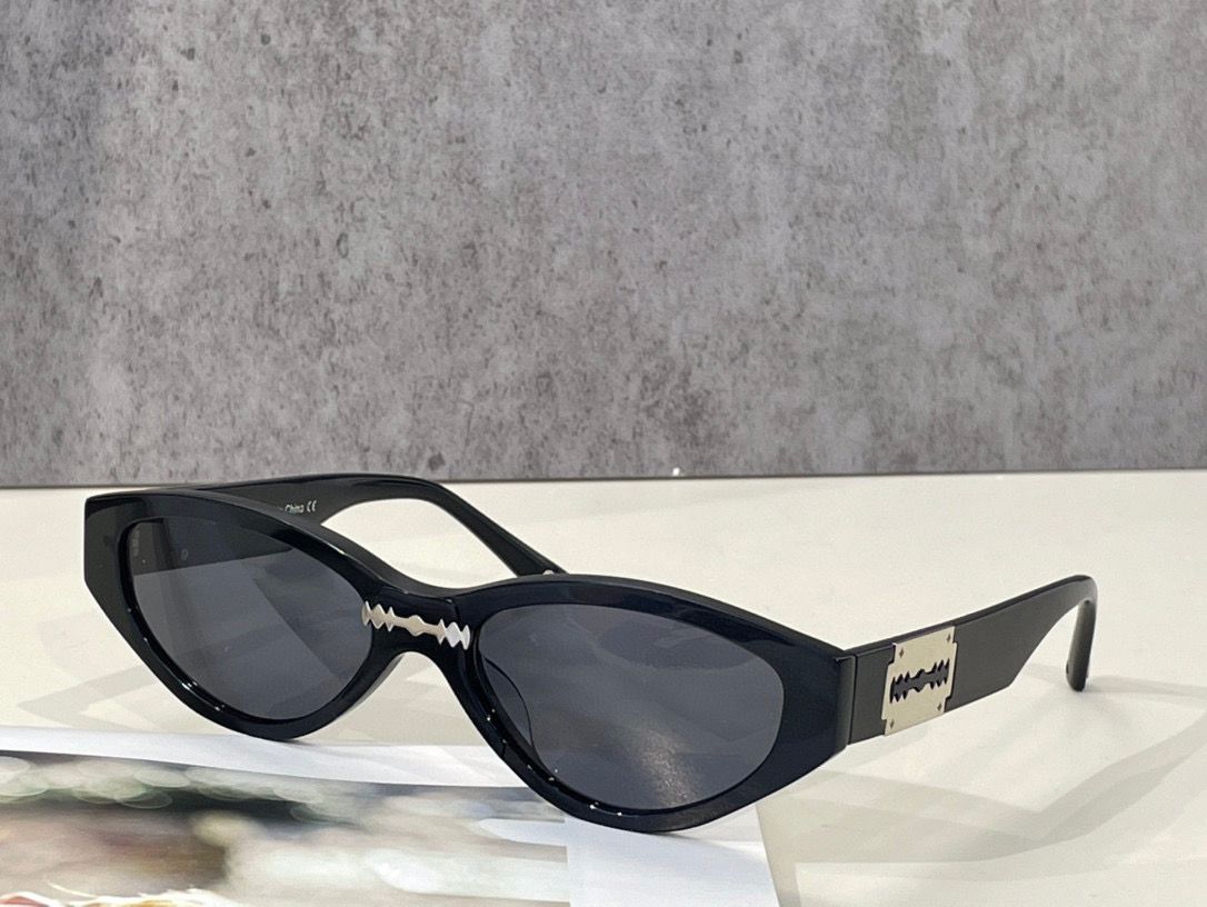 Sunglasses For Men and Women Summer style DEF AULT Anti-Ultraviolet Retro Plate Plank Full Frame fashion Eyeglasses Random Box