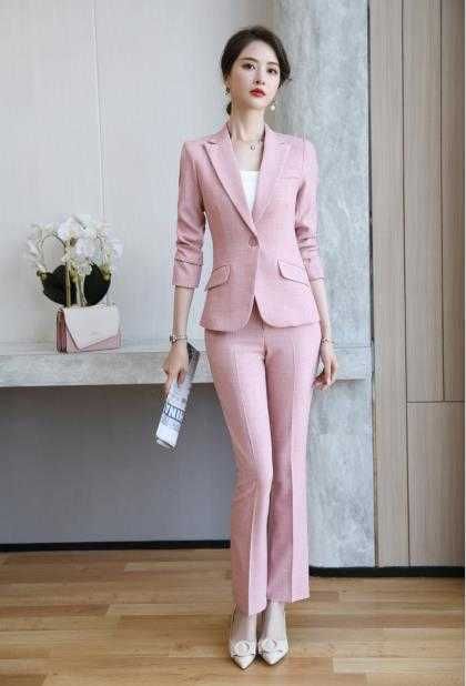 Розовое пальто и брюки