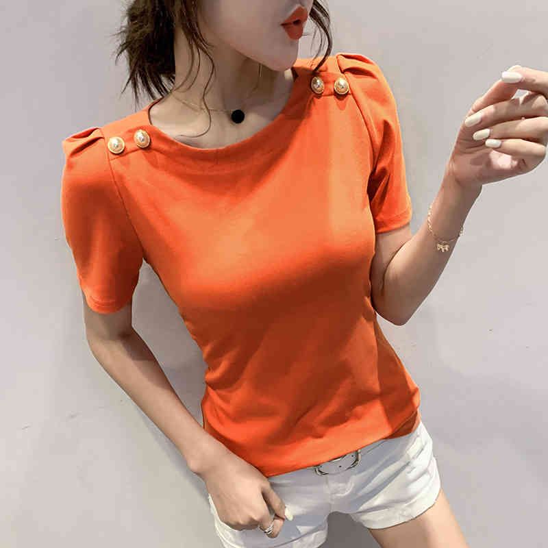 オレンジ色のTシャツ