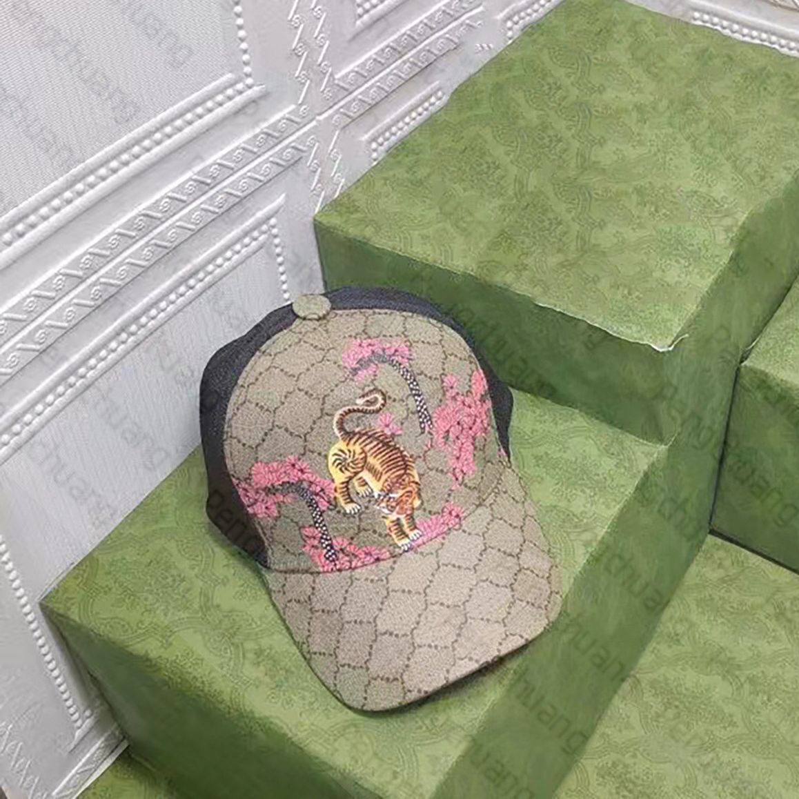 Gucci cap tiger black outlet