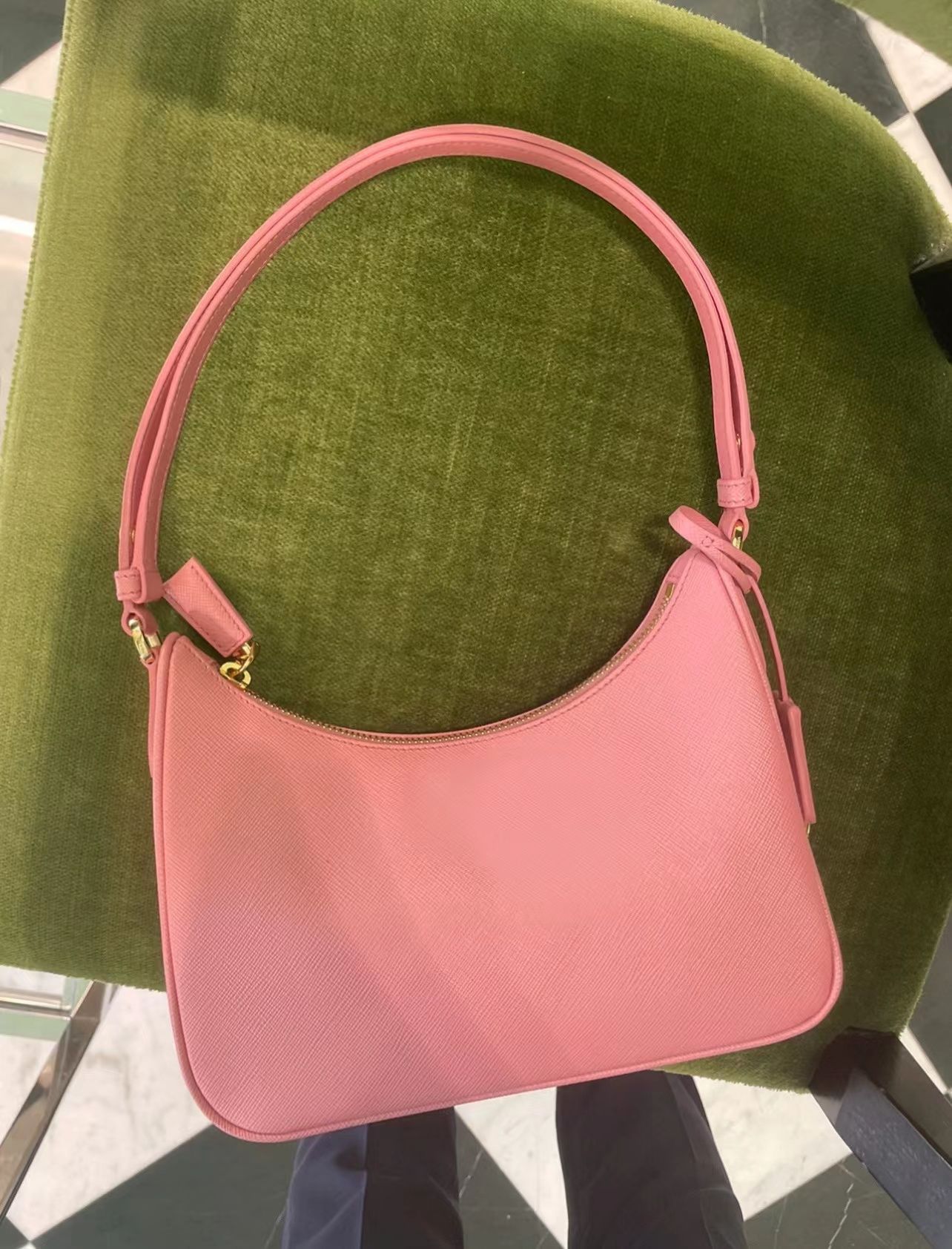 läder hobo rosa