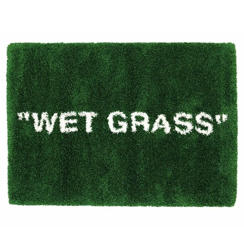 Влажная трава