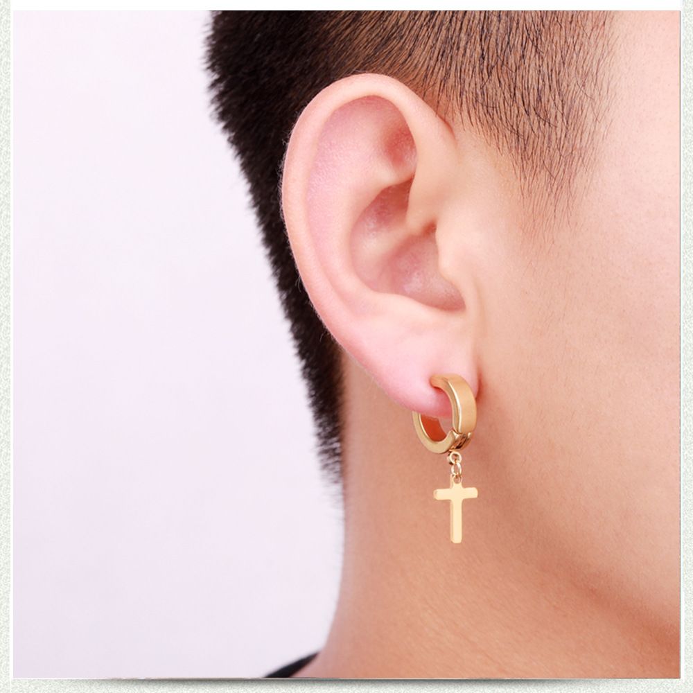 Couleur d'or piercing de l'oreille