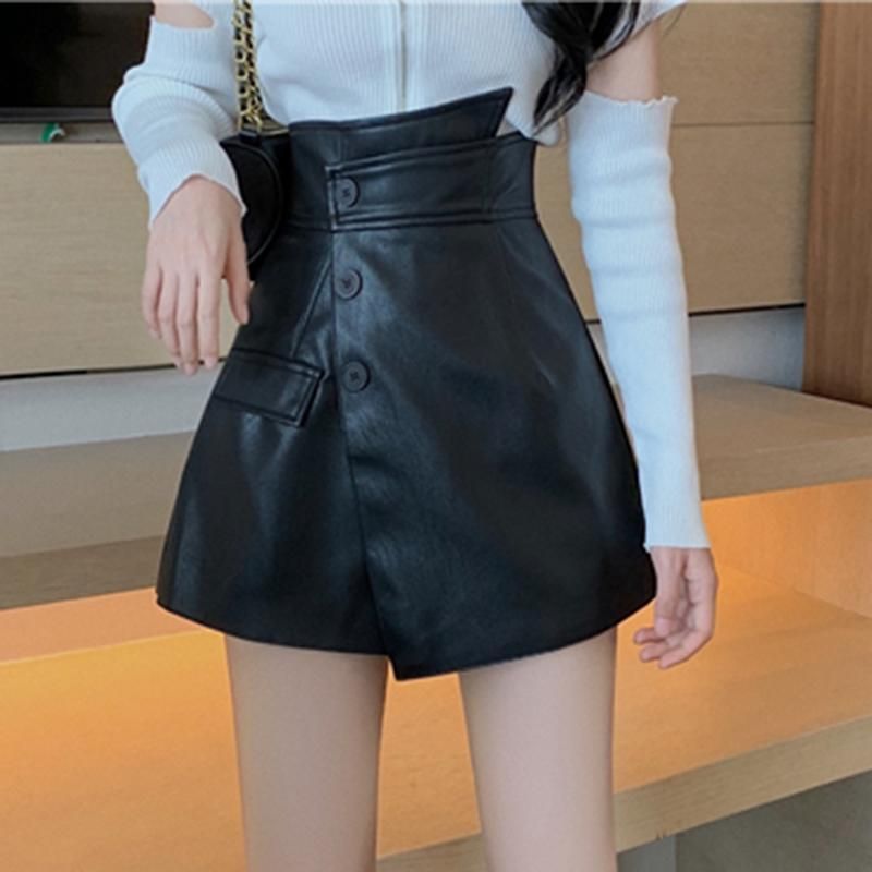 black pu short