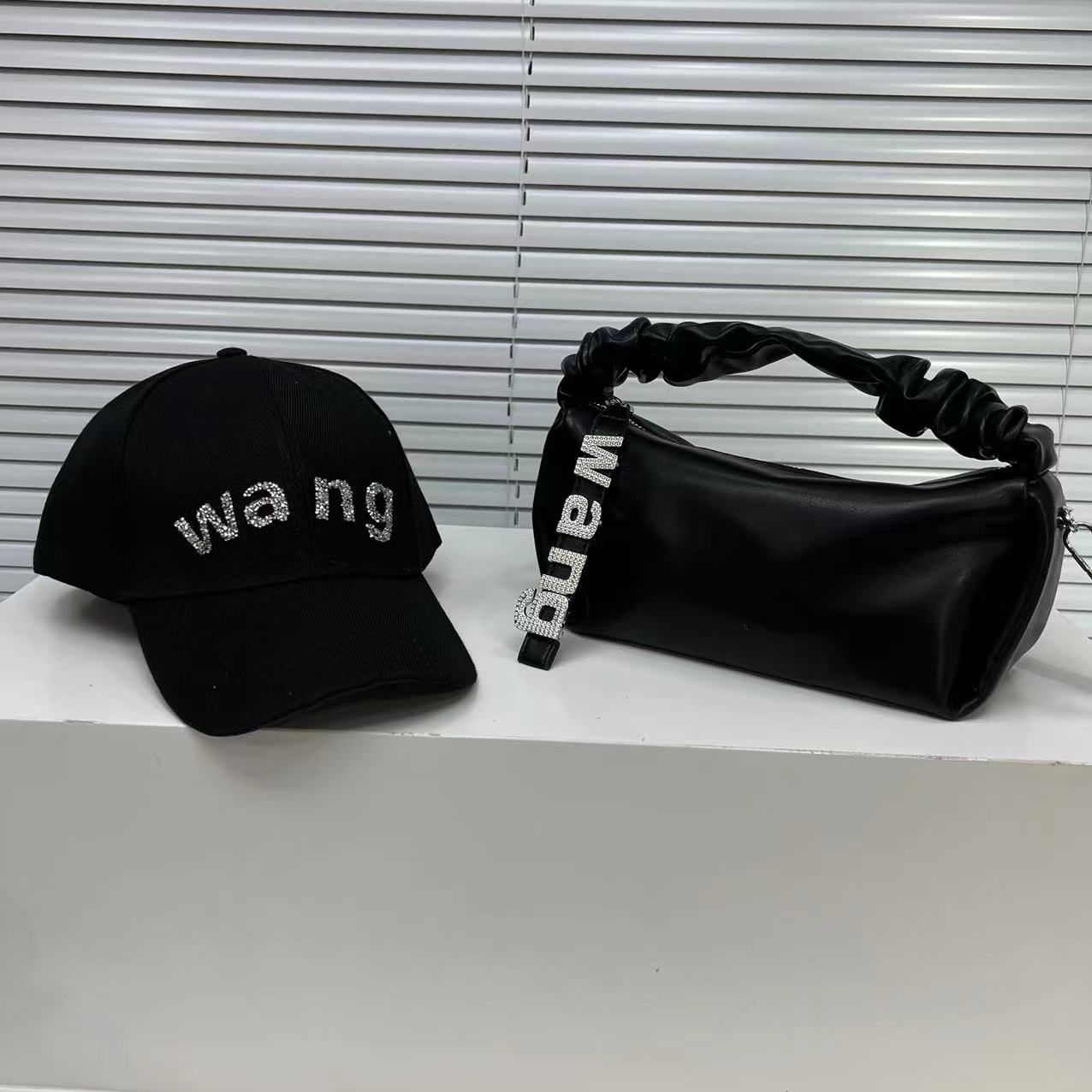 Siyah çanta+şapka