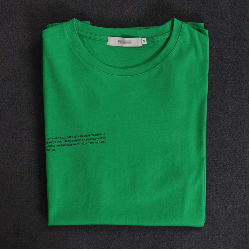 緑のTシャツ